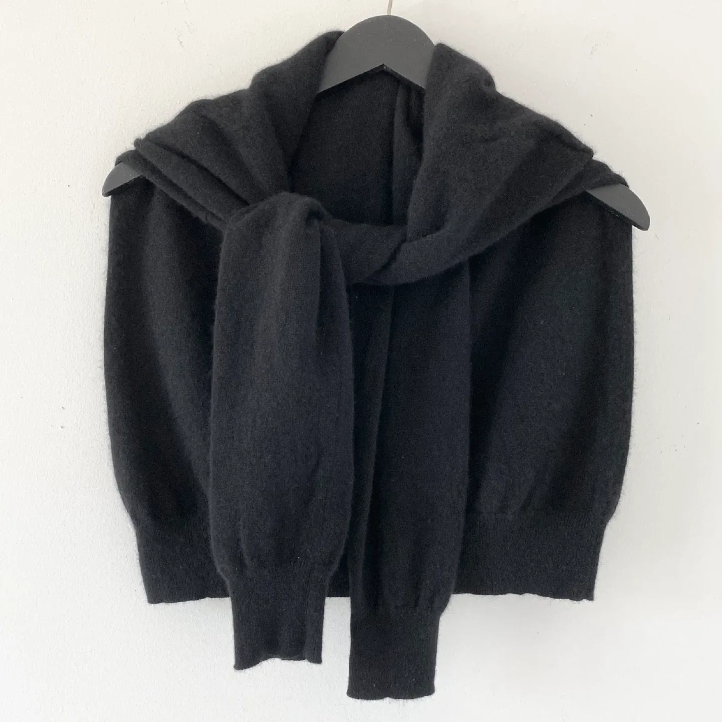 100% Cashmere V-Neck Sweater image indicator(3)