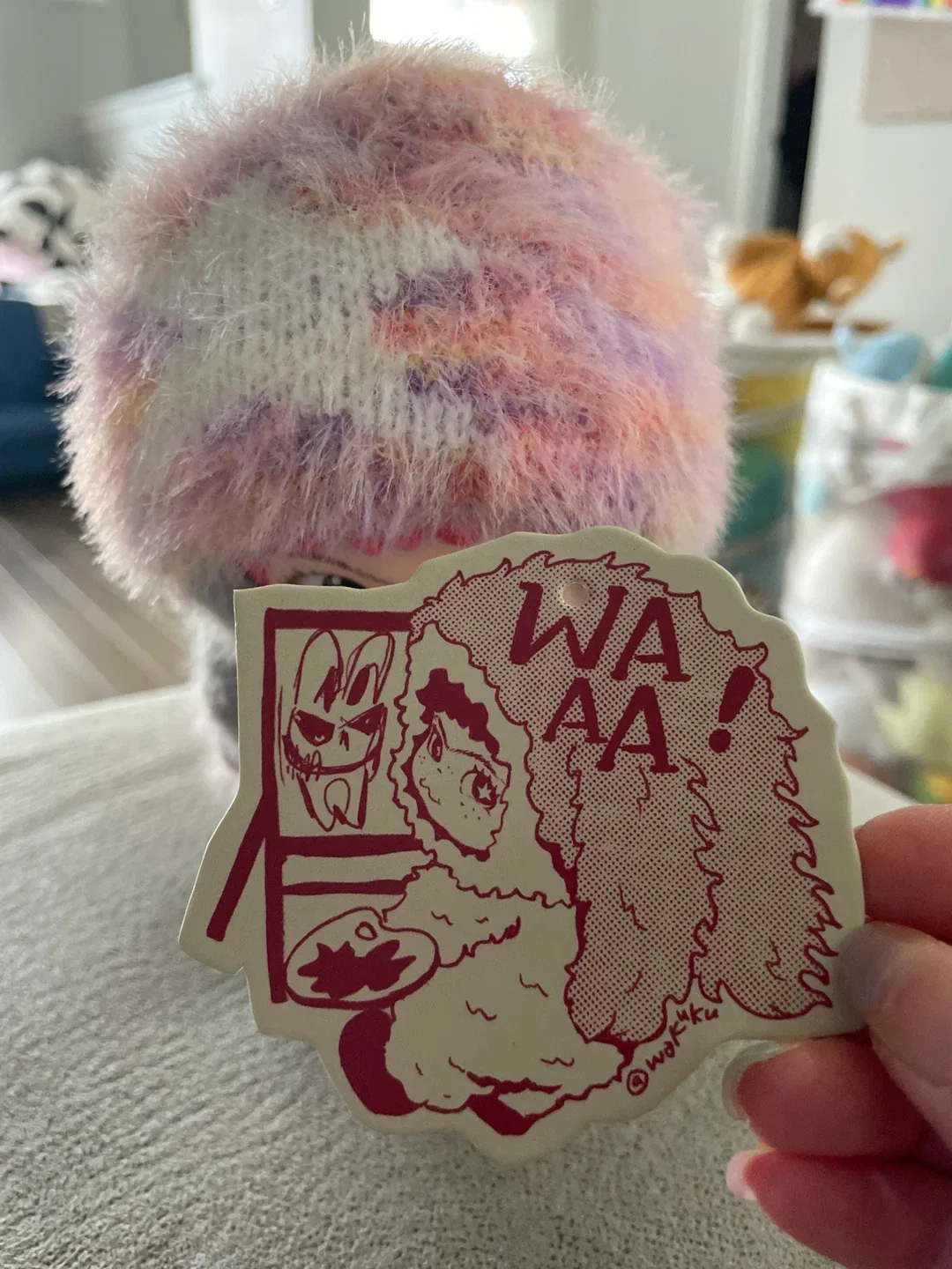 WAKUKU - Grey with pink hat image indicator(2)