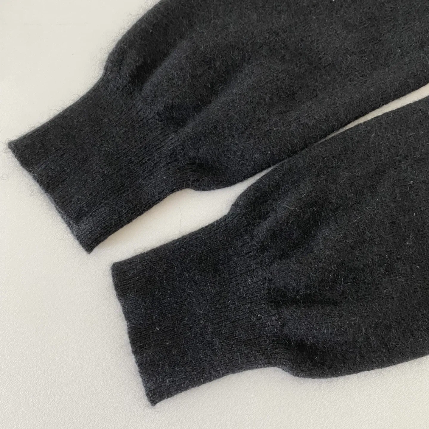 100% Cashmere V-Neck Sweater image indicator(5)