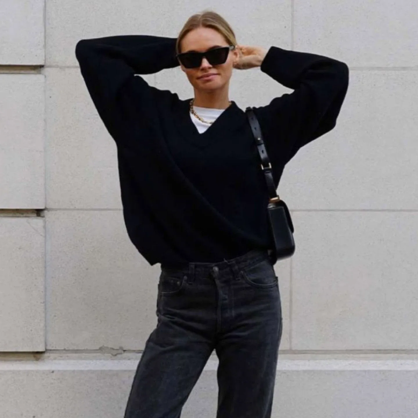 100% Cashmere V-Neck Sweater image indicator(8)