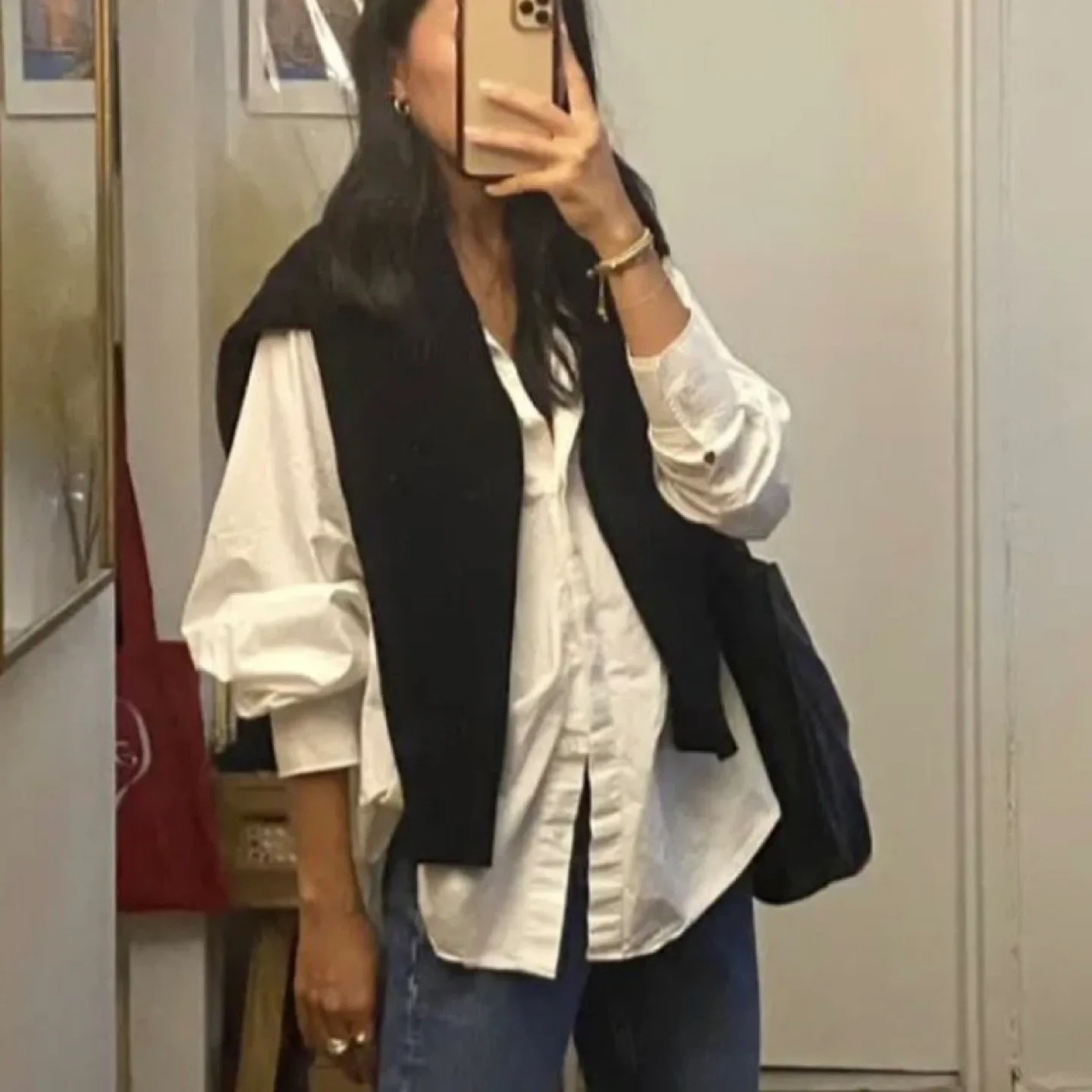 100% Cashmere V-Neck Sweater image indicator(10)