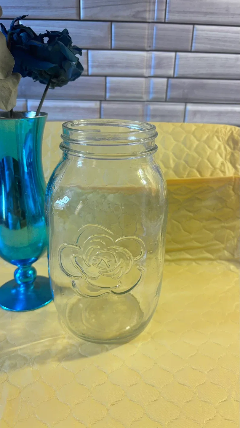 Glass Jar with Rose Design image indicator(2)