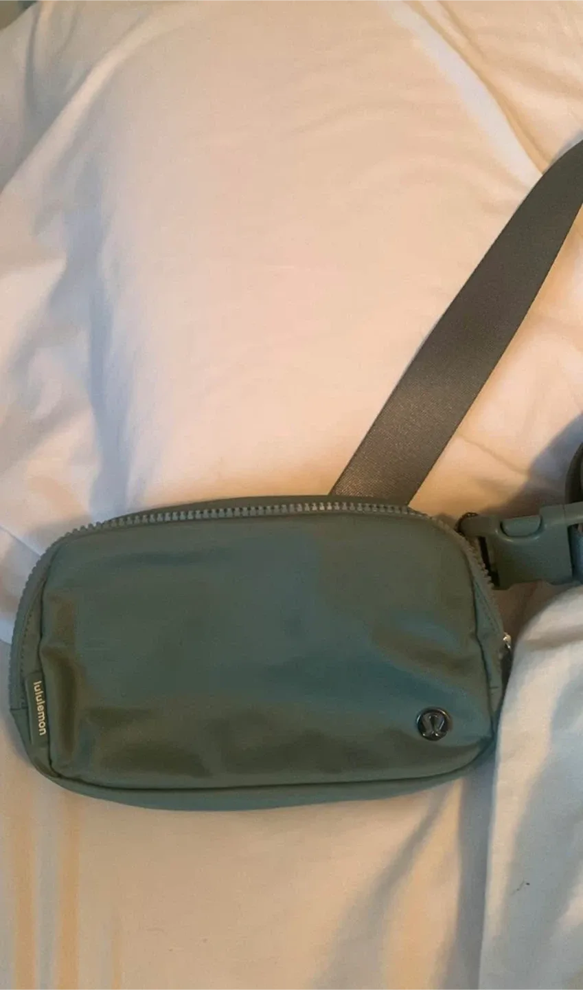 Lululemon Everywhere Belt Bag tide water teal 1L thumbnail