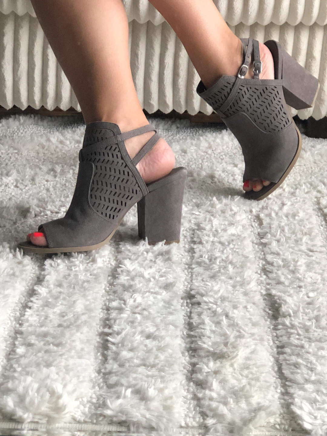 American Eagle Grey Cutout Heels - photo 4