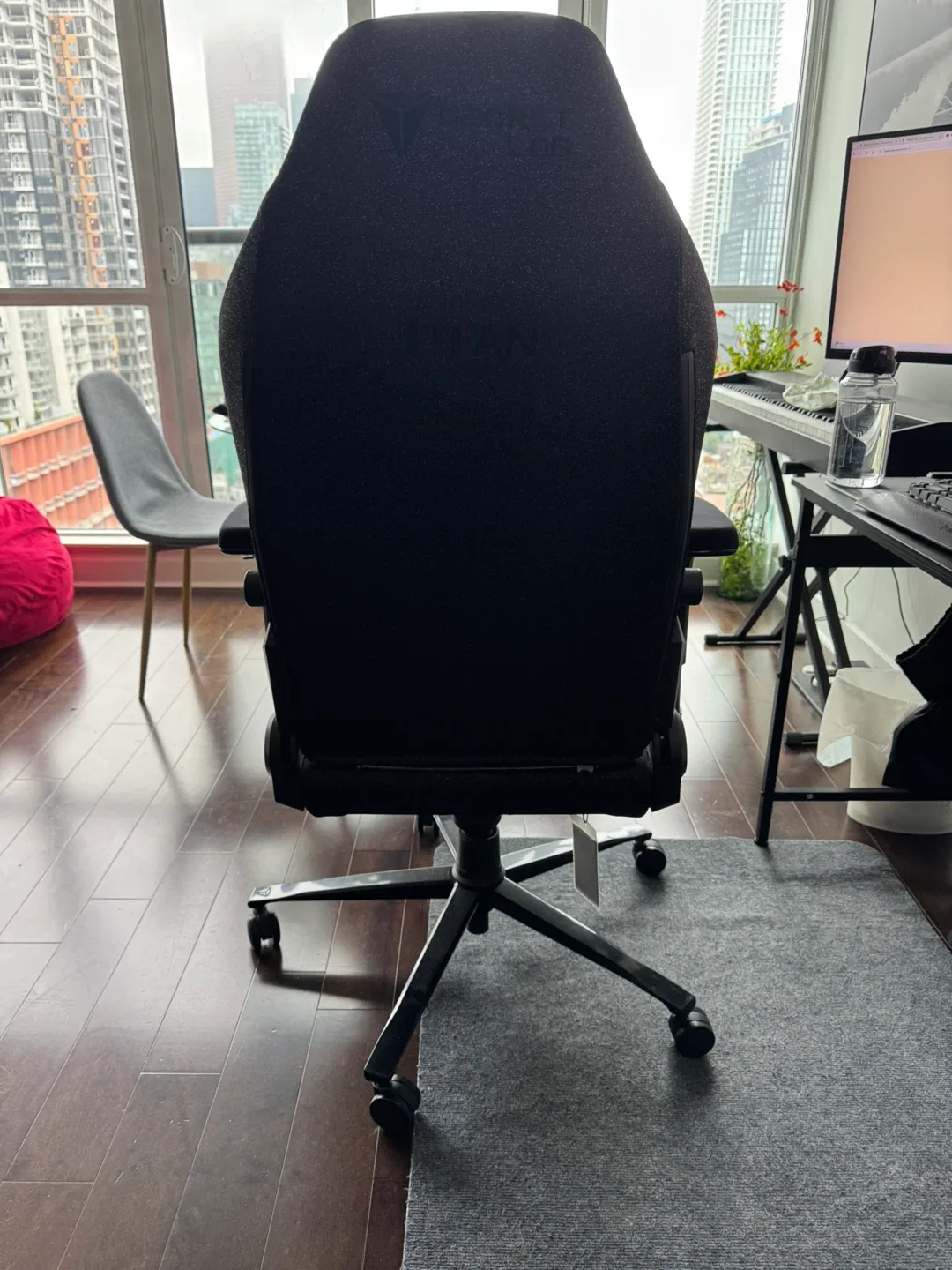Secretlab Titan Evo XL - Black + memory foam armrest. image indicator(3)