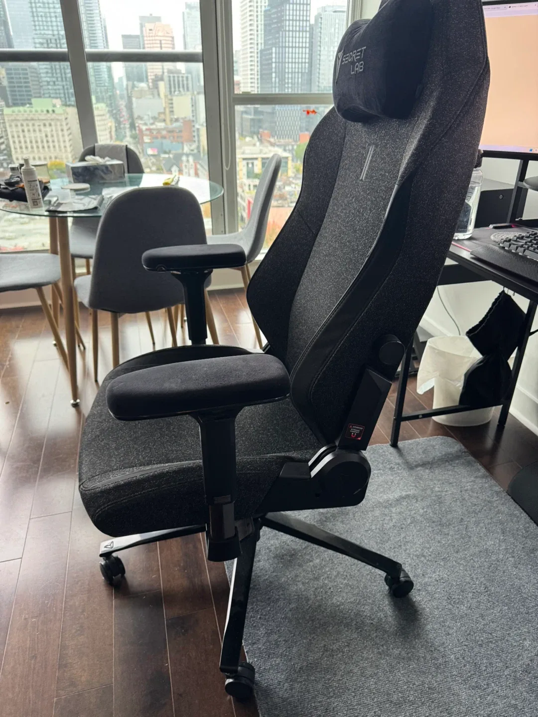 Secretlab Titan Evo XL - Black + memory foam armrest. image indicator(4)
