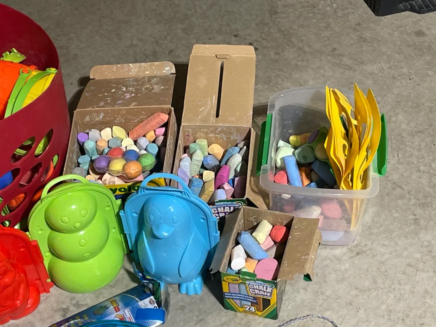 Sand Toys, Chalk, Jump Ropes, kite, snow molds, sk ip its image indicator(3)