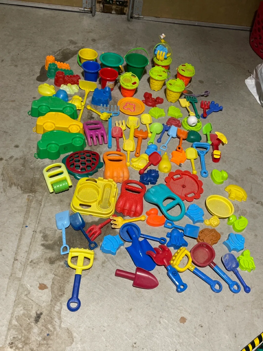 Sand Toys, Chalk, Jump Ropes, kite, snow molds, sk ip its image indicator(5)