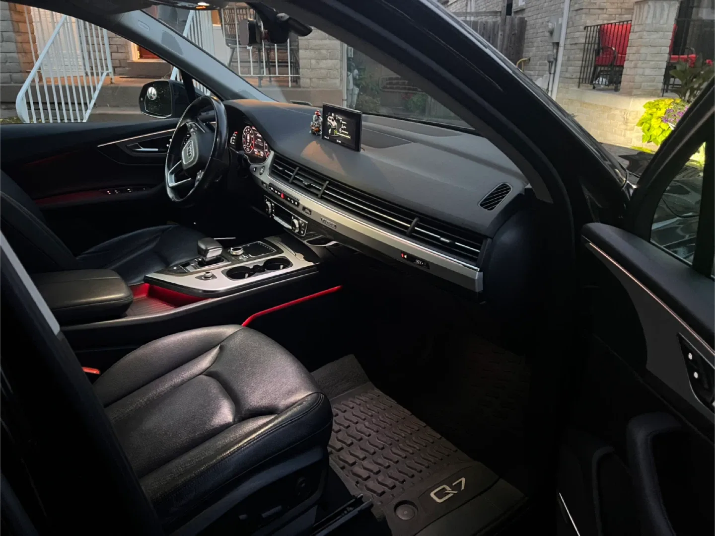 Audi Q7 SUV - Black Techniq 3.0 2018 image indicator(3)