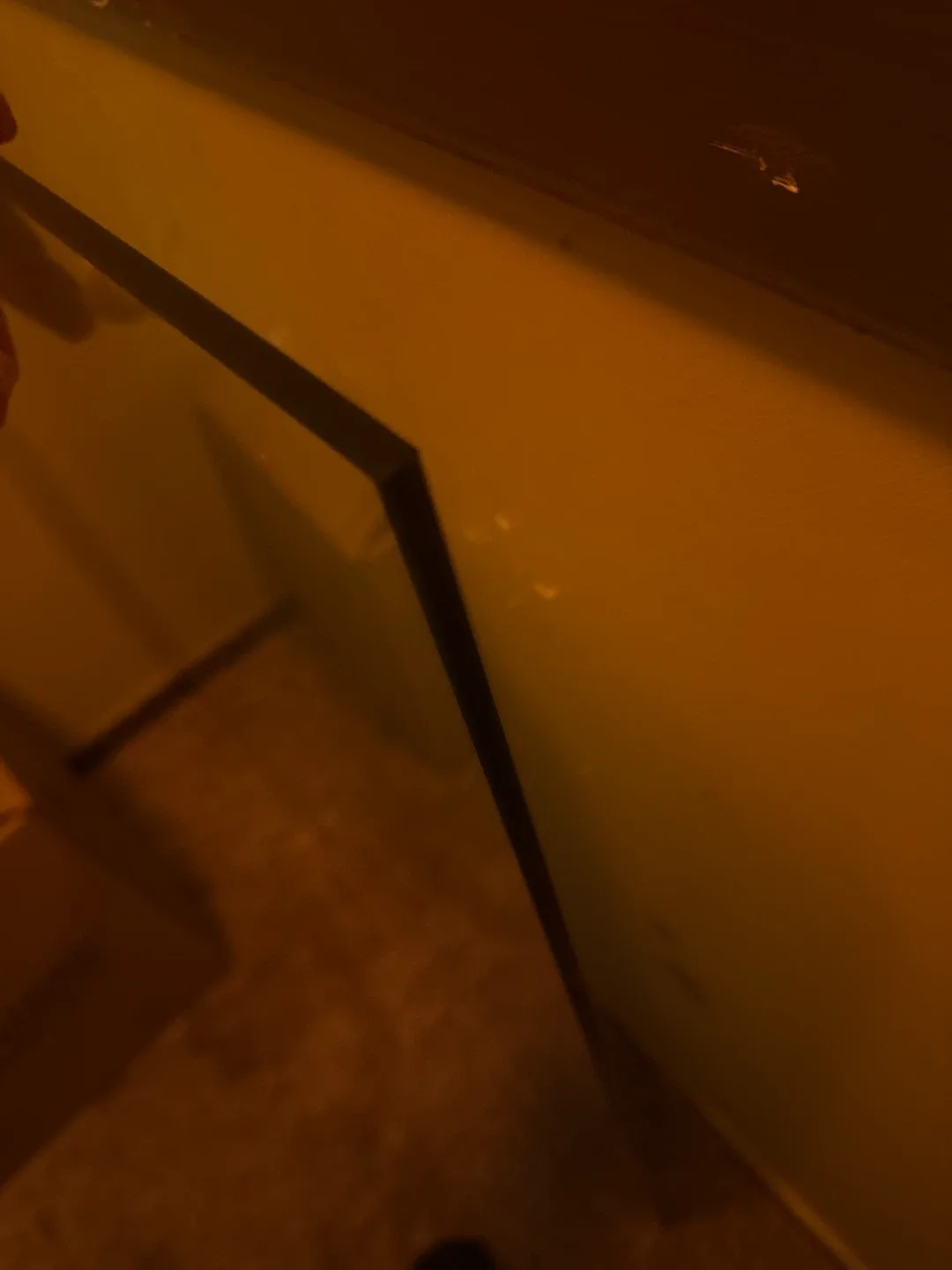 Glass table top with polish edge image indicator(2)