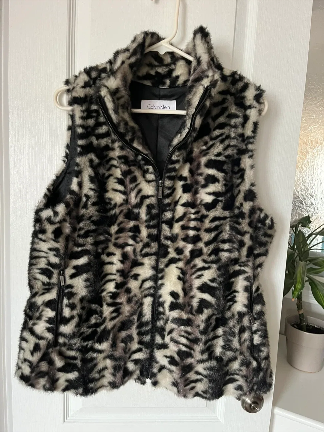 Calvin Klein Faux Fur Vest -M/L thumbnail