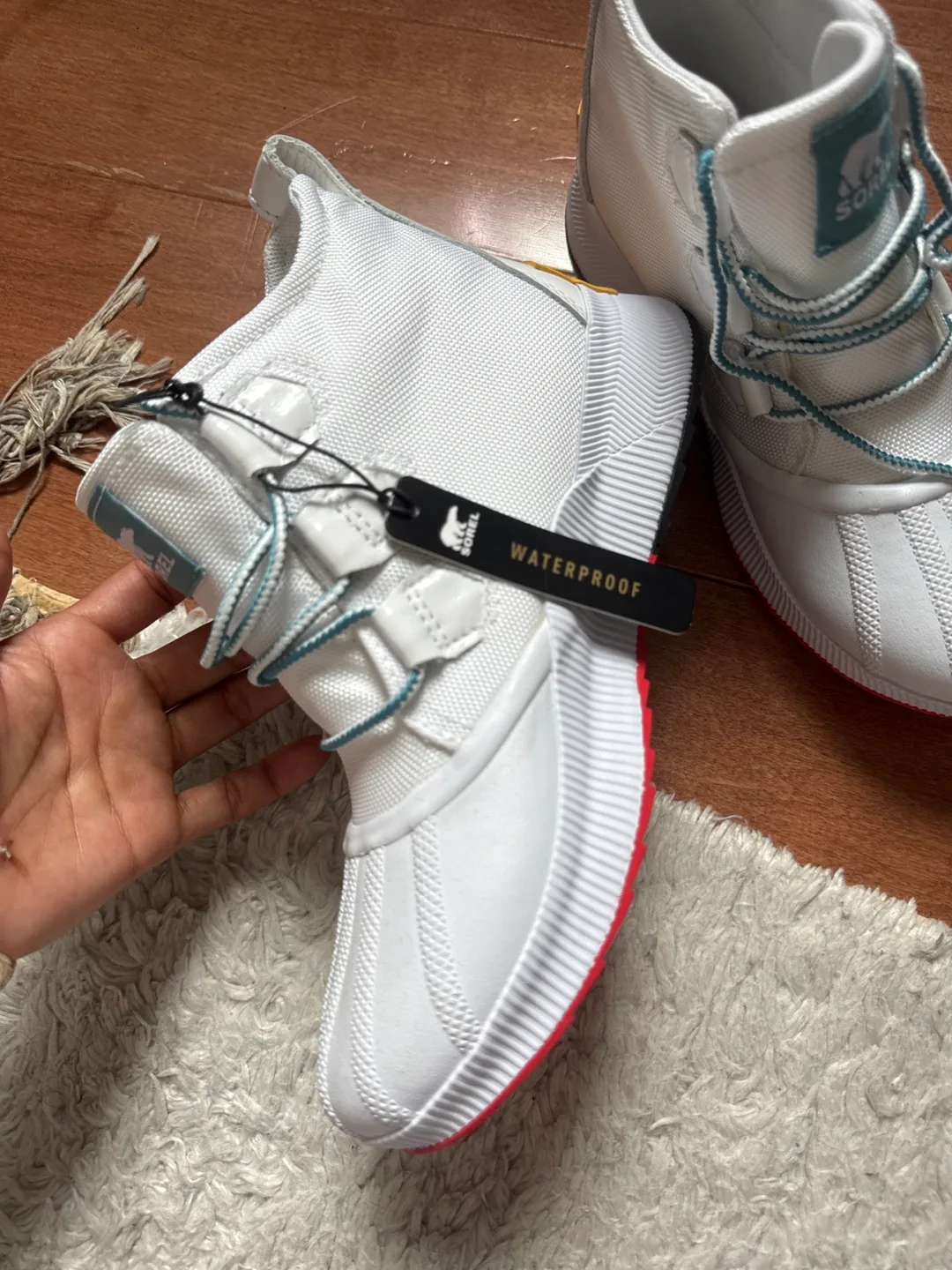 Sorel Waterproof White Boots image indicator(3)