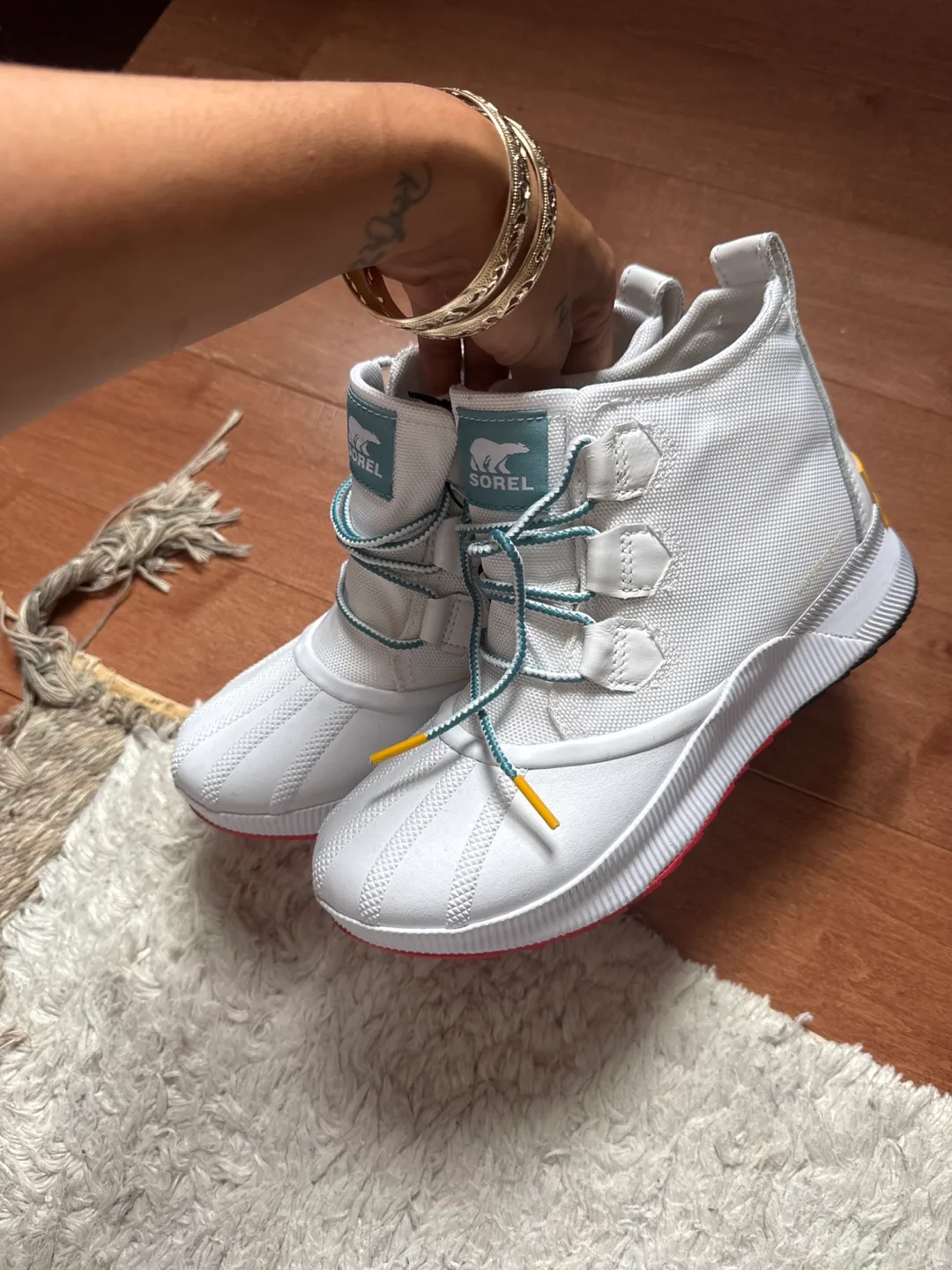 Sorel Waterproof White Boots image indicator(4)