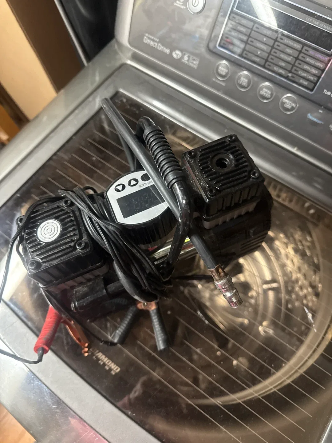 MotoMaster Twin Cylinder Rapid Inflator image indicator(3)