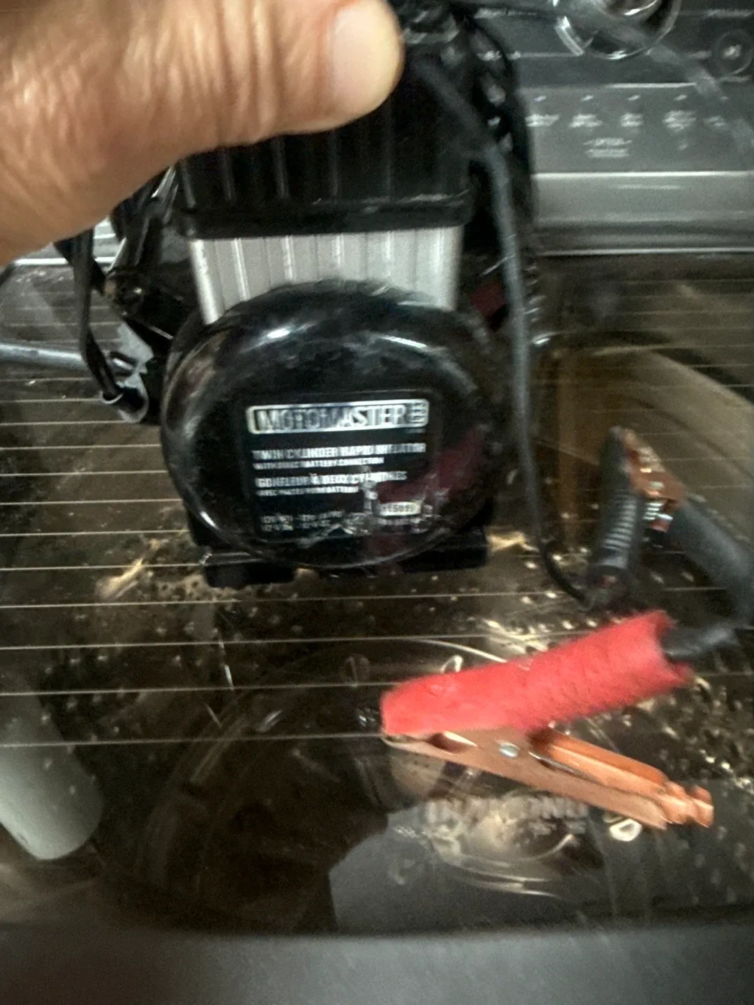 MotoMaster Twin Cylinder Rapid Inflator image indicator(2)