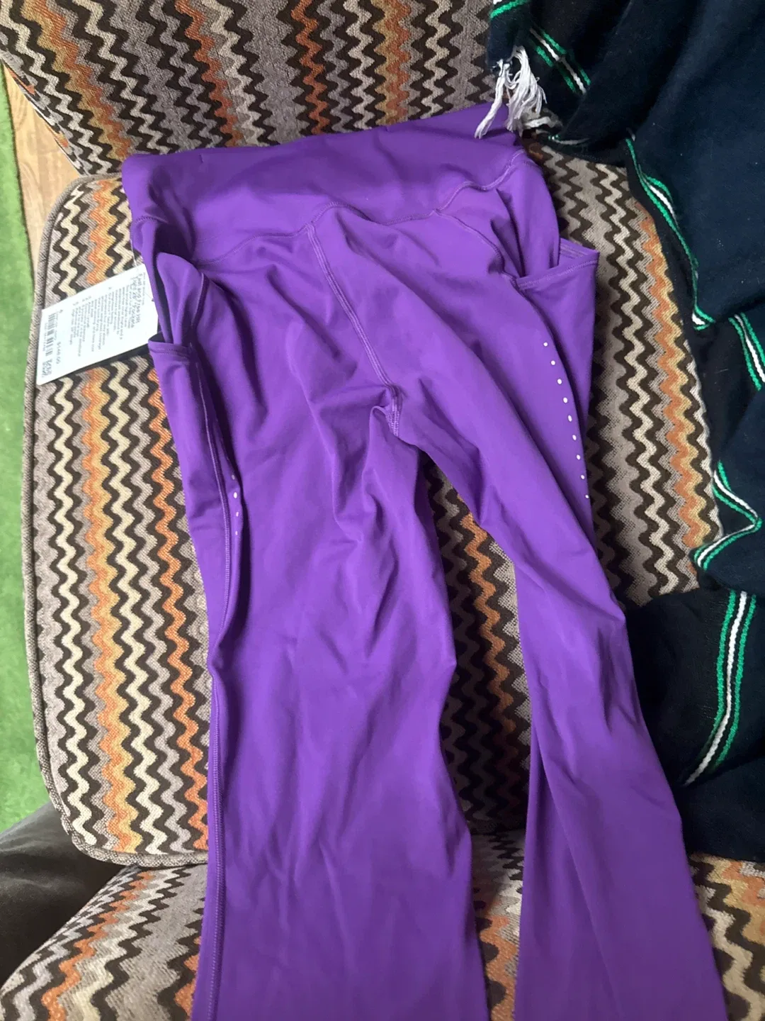 Lululemon Fast and Free HR Tight 28" Pockets - Size 6 image indicator(3)