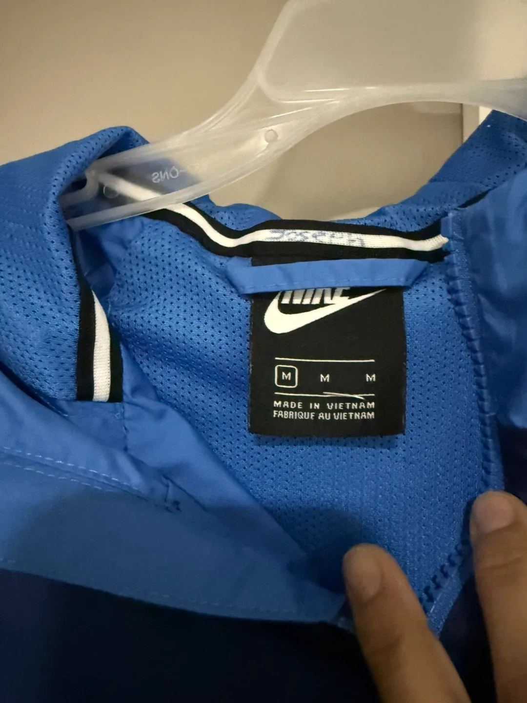 Nike Windbreaker Jacket - Size M image indicator(4)