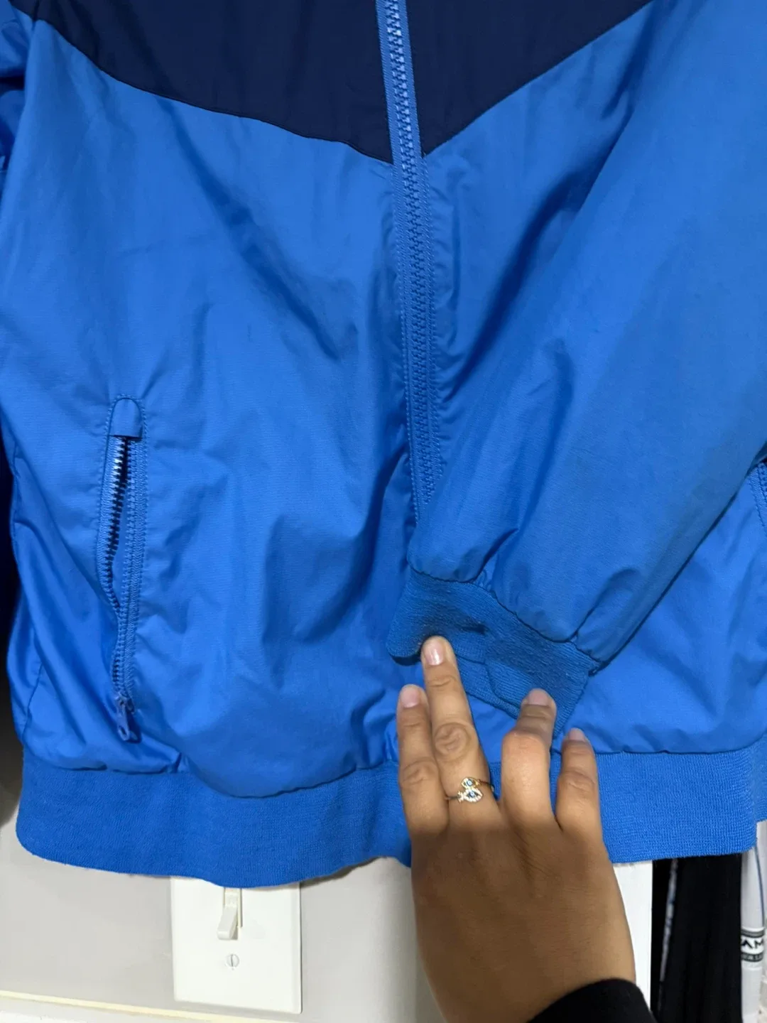 Nike Windbreaker Jacket - Size M image indicator(3)