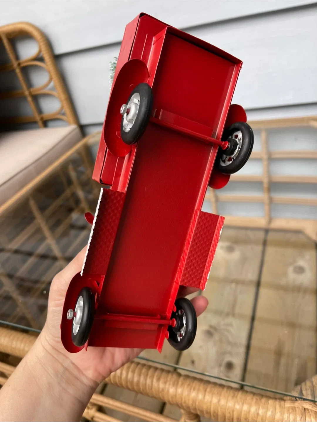 Big Dime Red Christmas Truck image indicator(2)