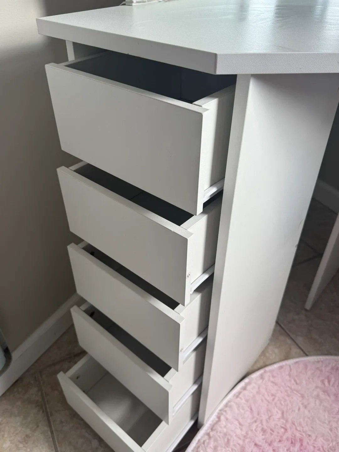 White Corner Vanity Makeup Table image indicator(2)