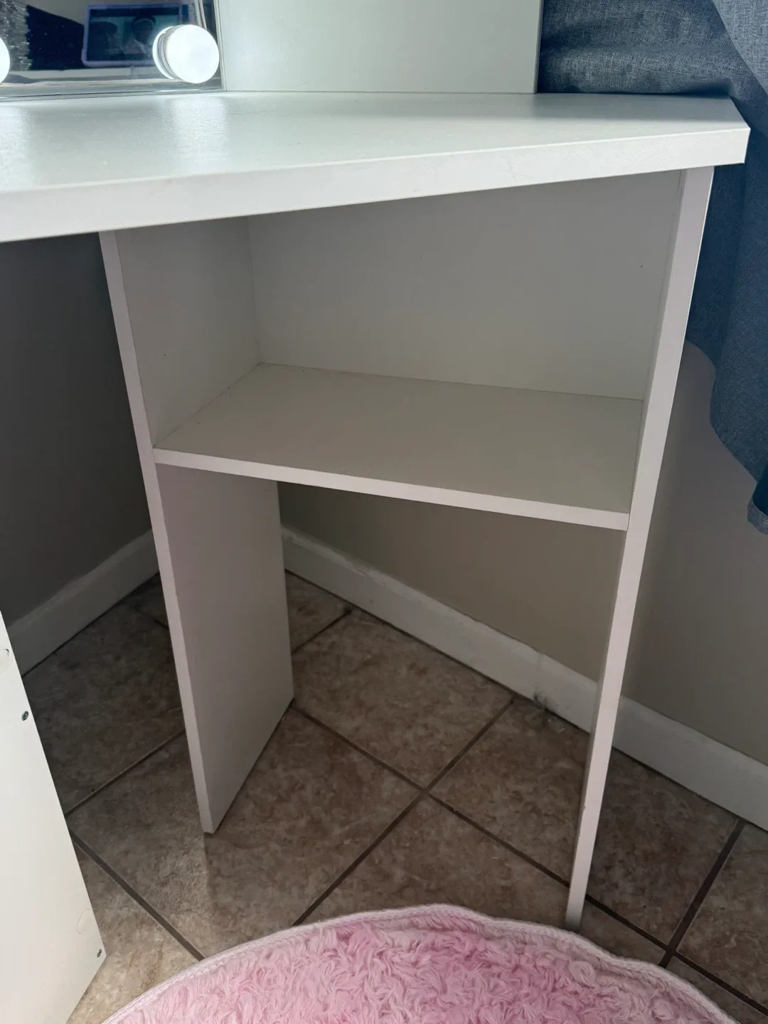 White Corner Vanity Makeup Table image indicator(3)