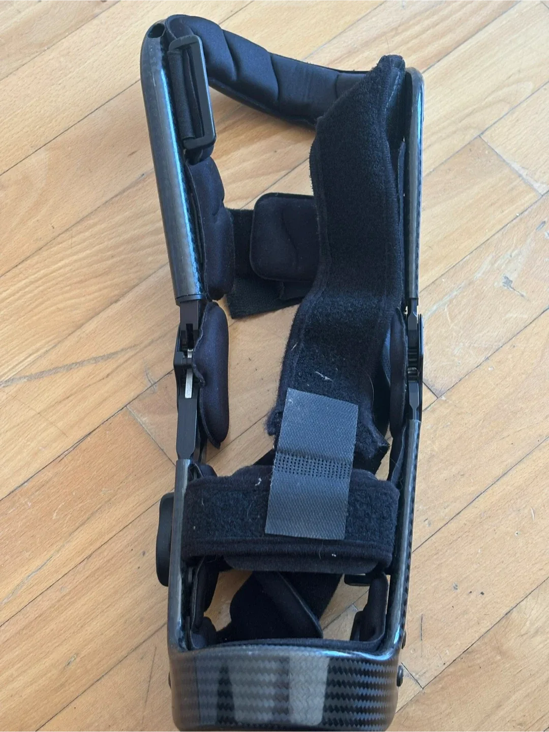 Carbon Fiber Knee Brace thumbnail