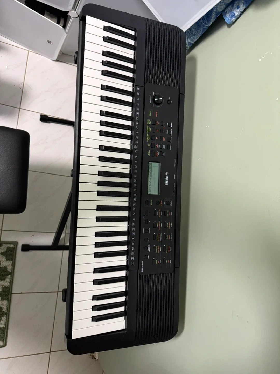 Yamaha Keyboard with Stand and Bench image indicator(4)