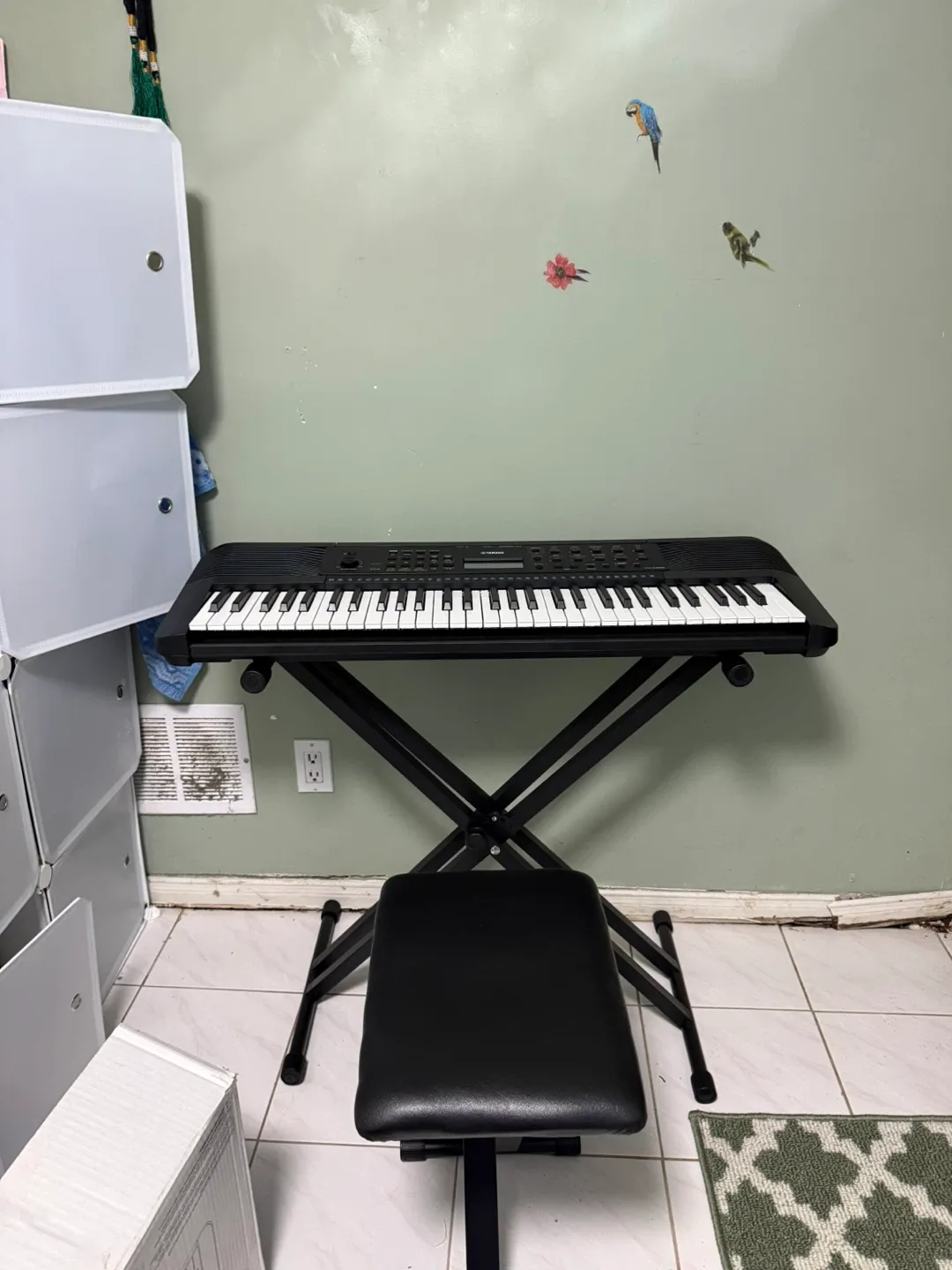 Yamaha Keyboard with Stand and Bench image indicator(2)