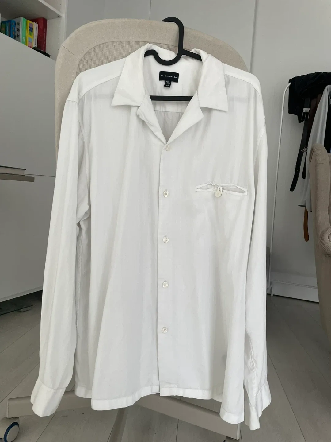 Club monaco white cuban collar shirt size large image indicator(2)