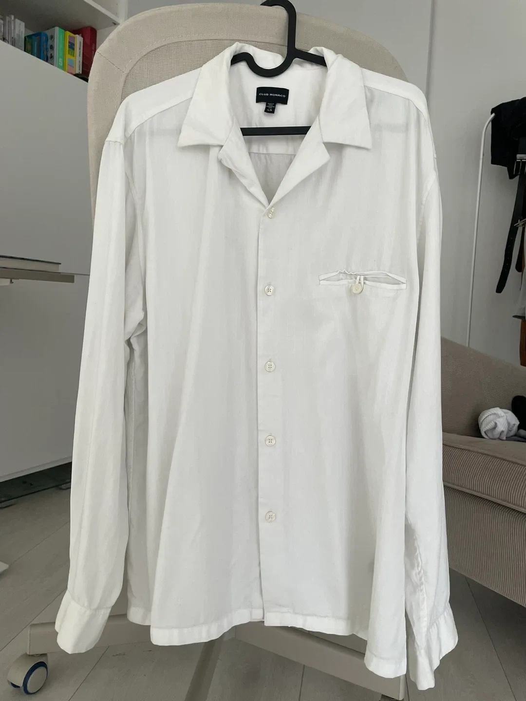 Club monaco white cuban collar shirt size large image indicator(3)