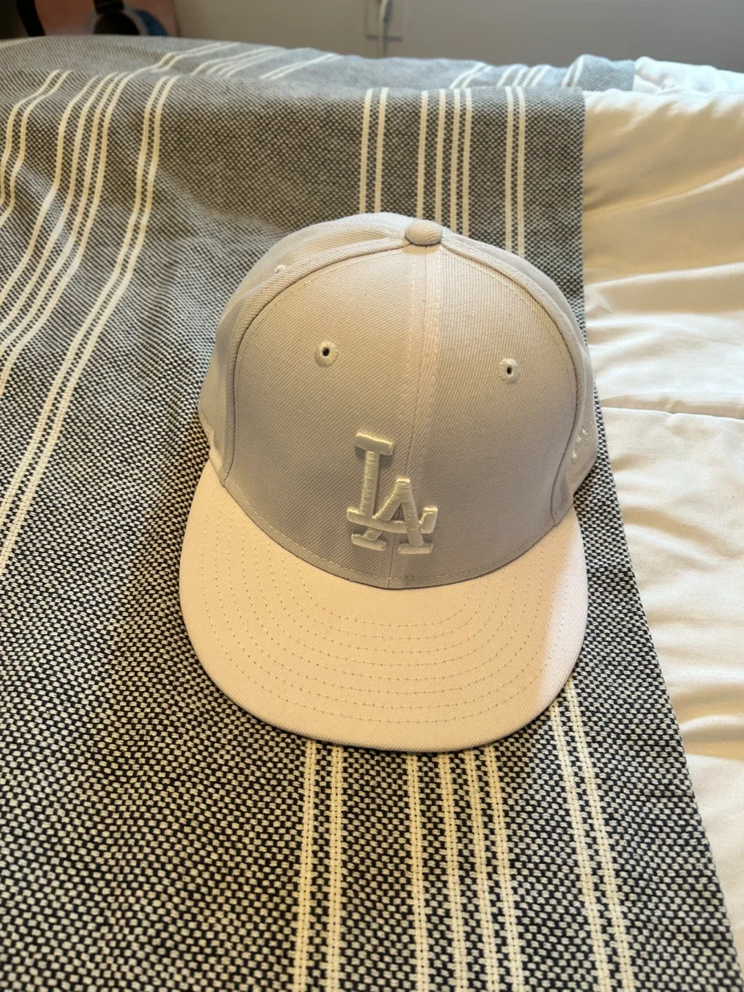 New Era 59FIFTY Fitted Baseball Caps, Size 7 1/4 image indicator(4)