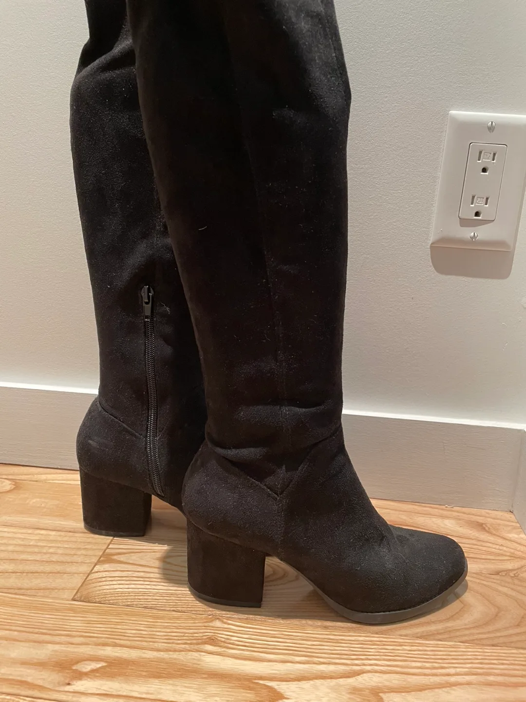 Black Suede Over-the-Knee Boots Sz 5 image indicator(4)
