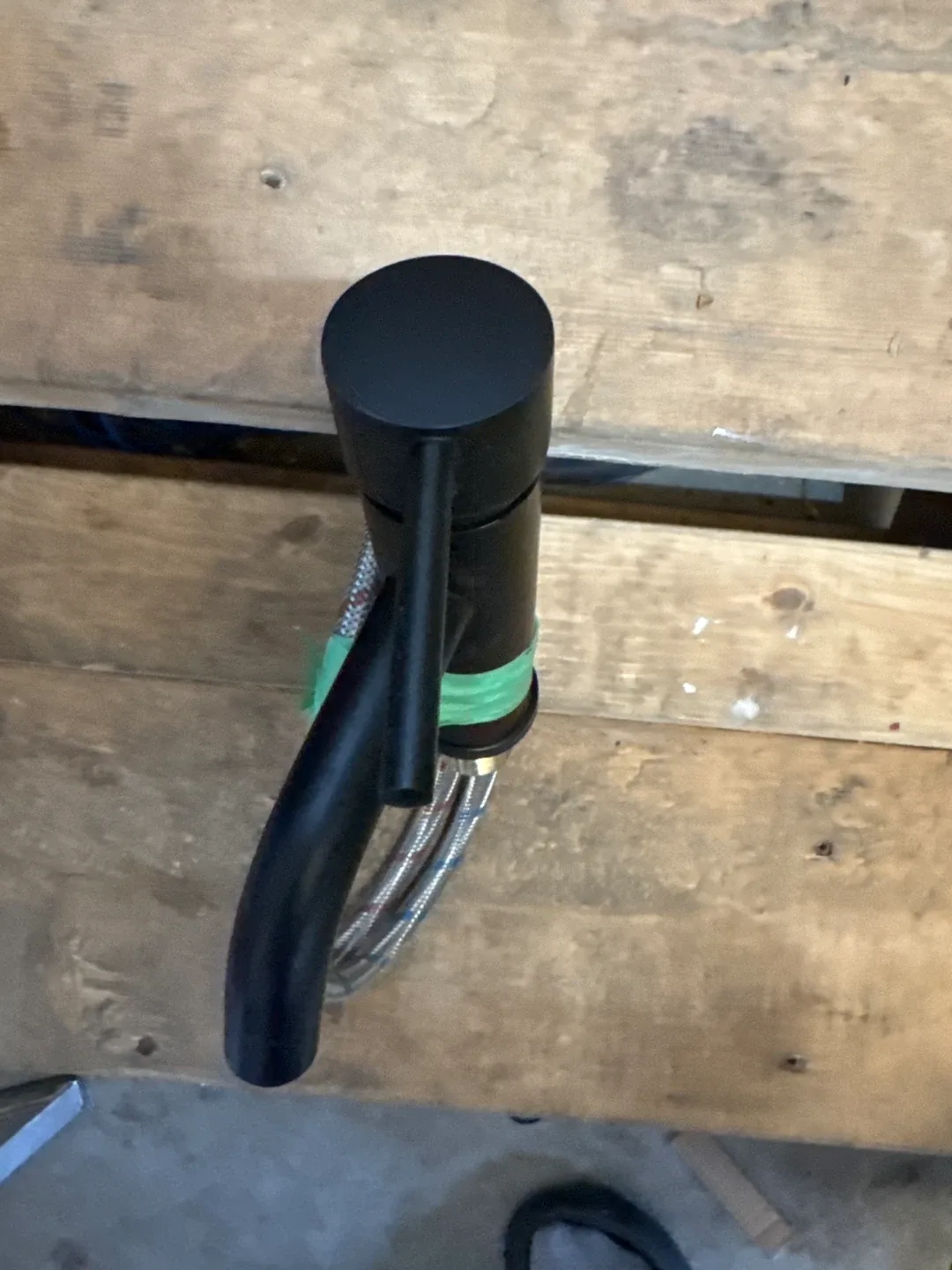 Black Kitchen Faucet image indicator(2)