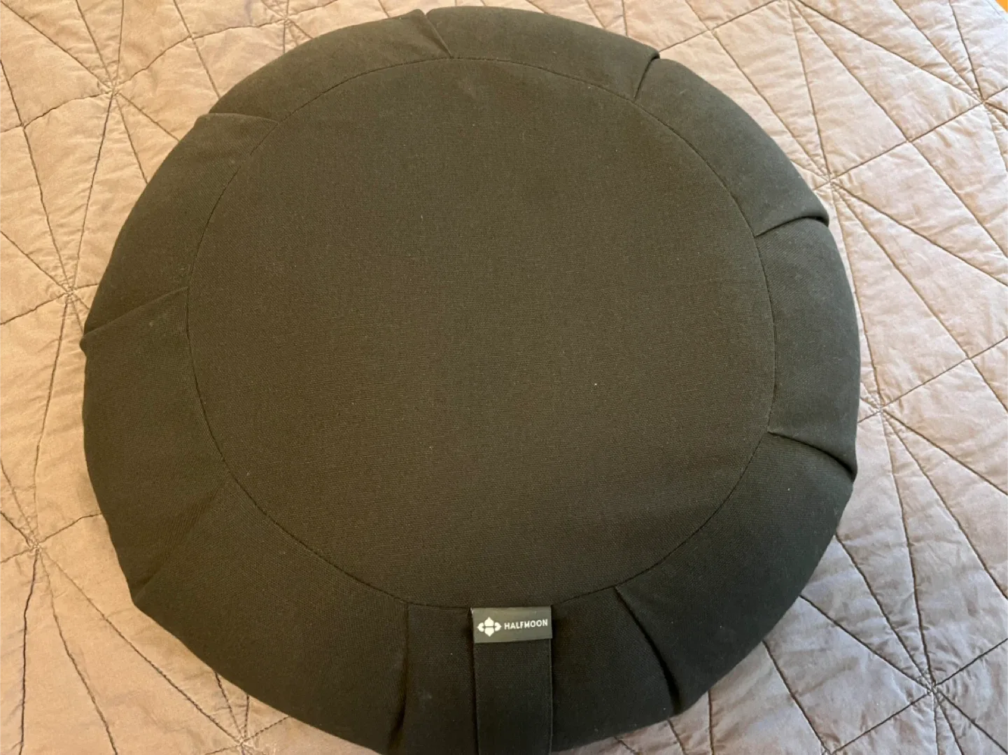 b halfmoon Cotton Round Meditation Cushion - Charcoal thumbnail