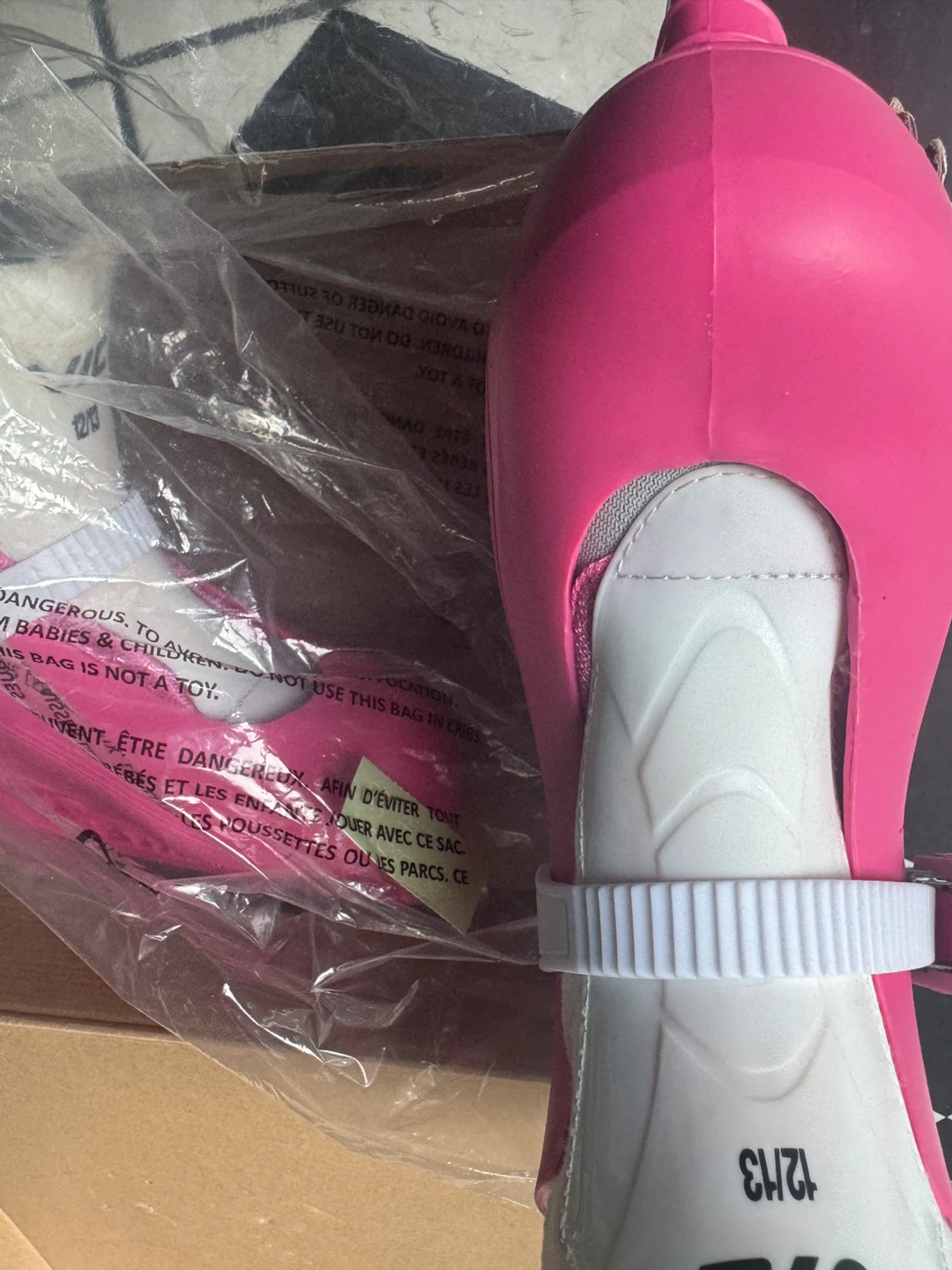 New VIC Lil Pro Girl's Ice Skates Y8-9 - photo 4