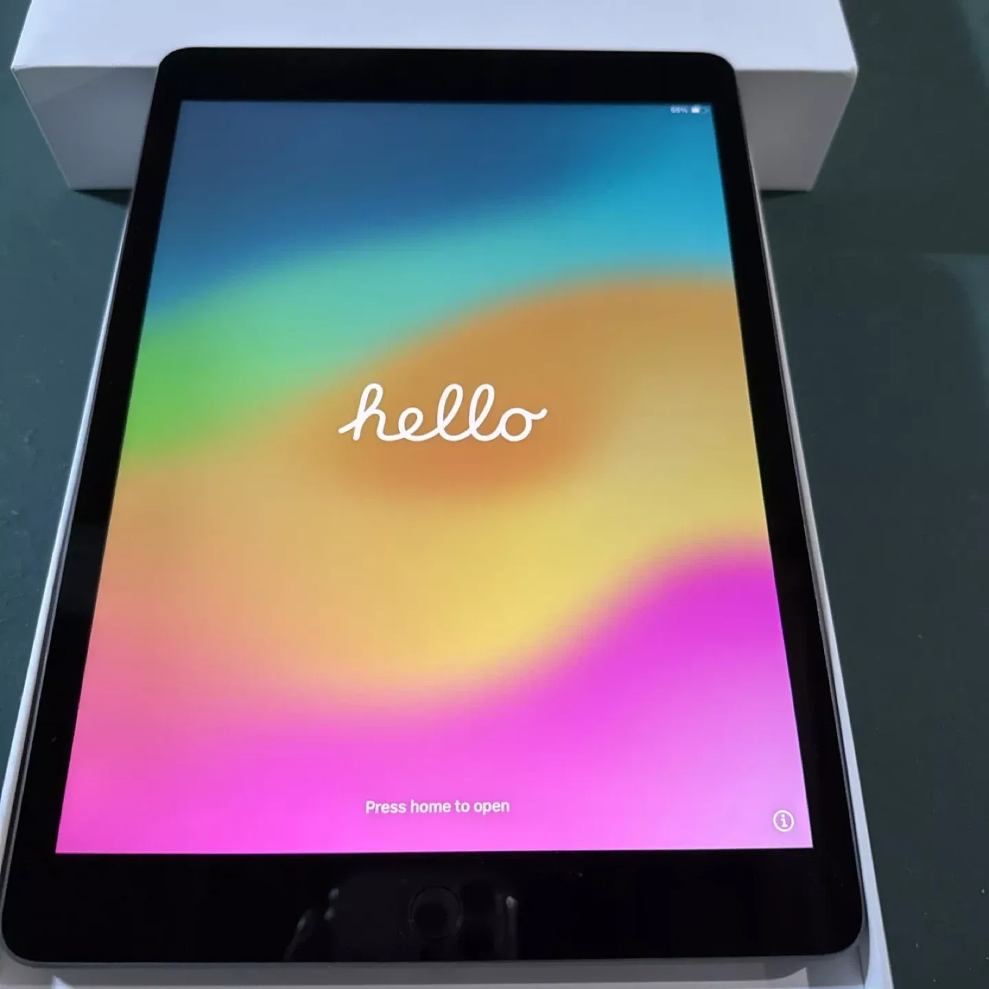 Apple iPad  8th G. 32gb with Case and Apple Pencil. image indicator(3)