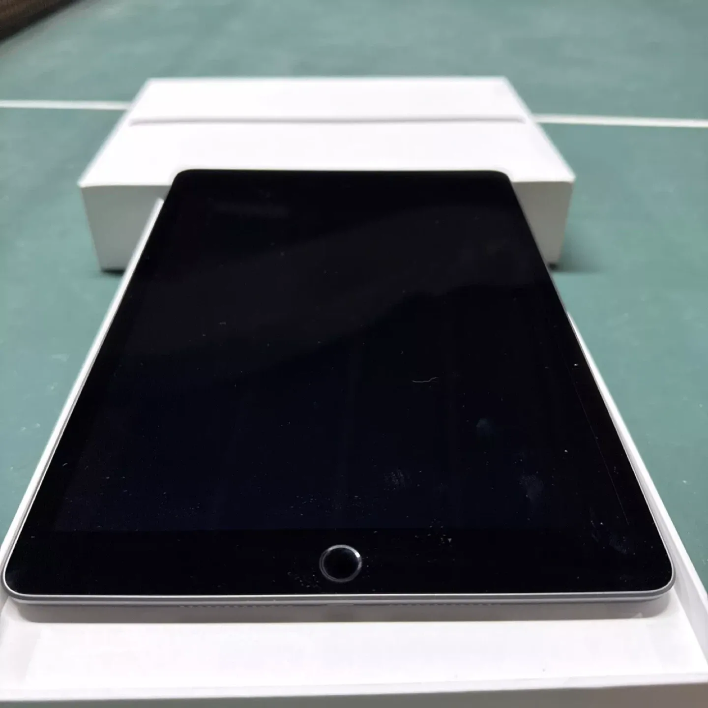 Apple iPad  8th G. 32gb with Case and Apple Pencil. image indicator(7)