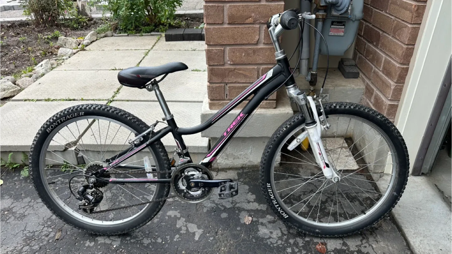 24” Trek 220 MT Series Bike thumbnail