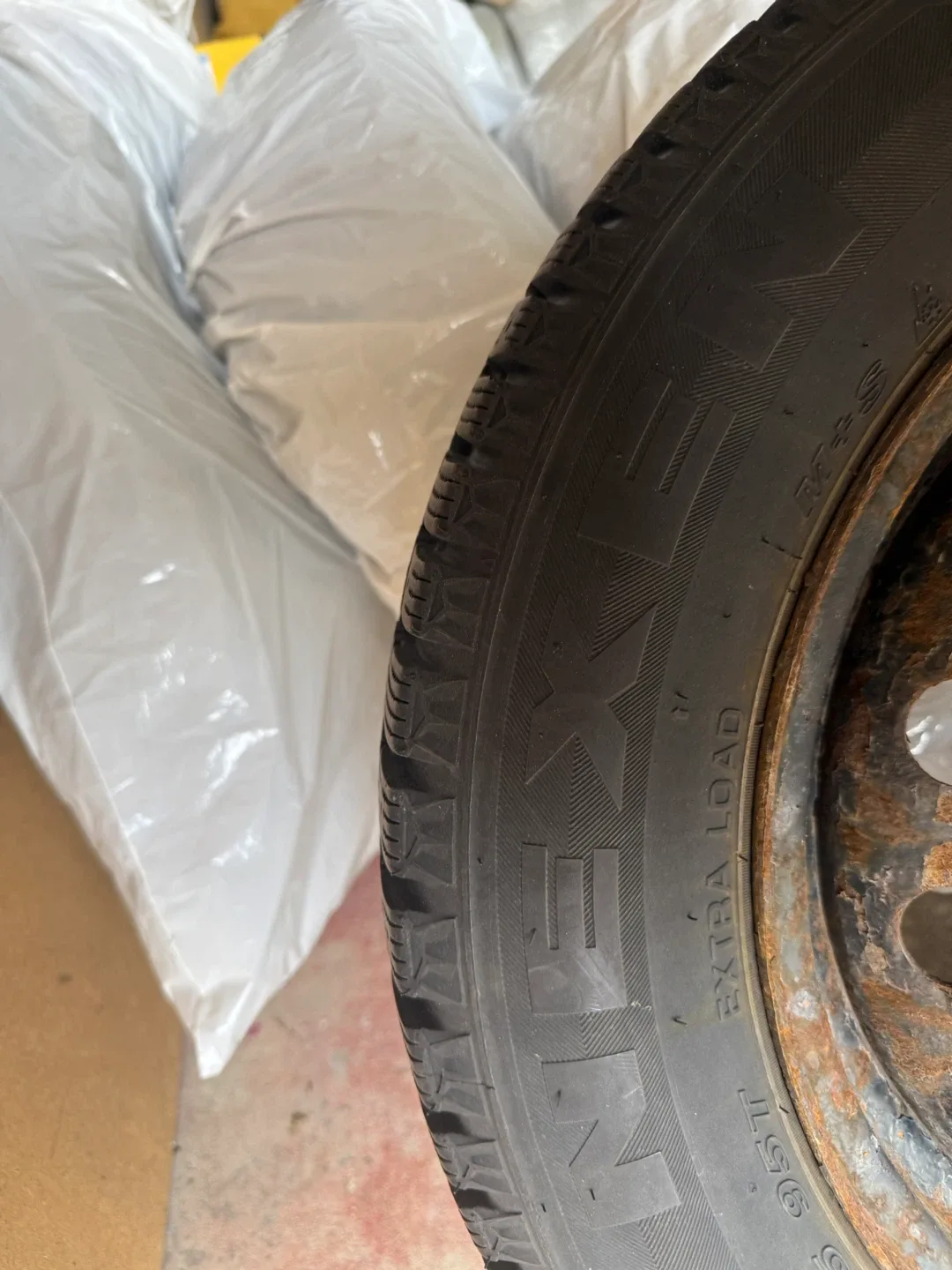 Winter Tire 195/65R15 image indicator(3)