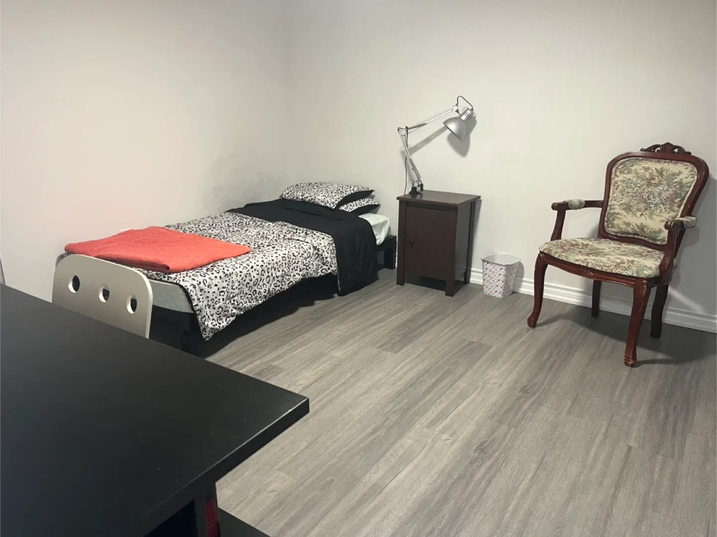 Basement room for rent image indicator(5)