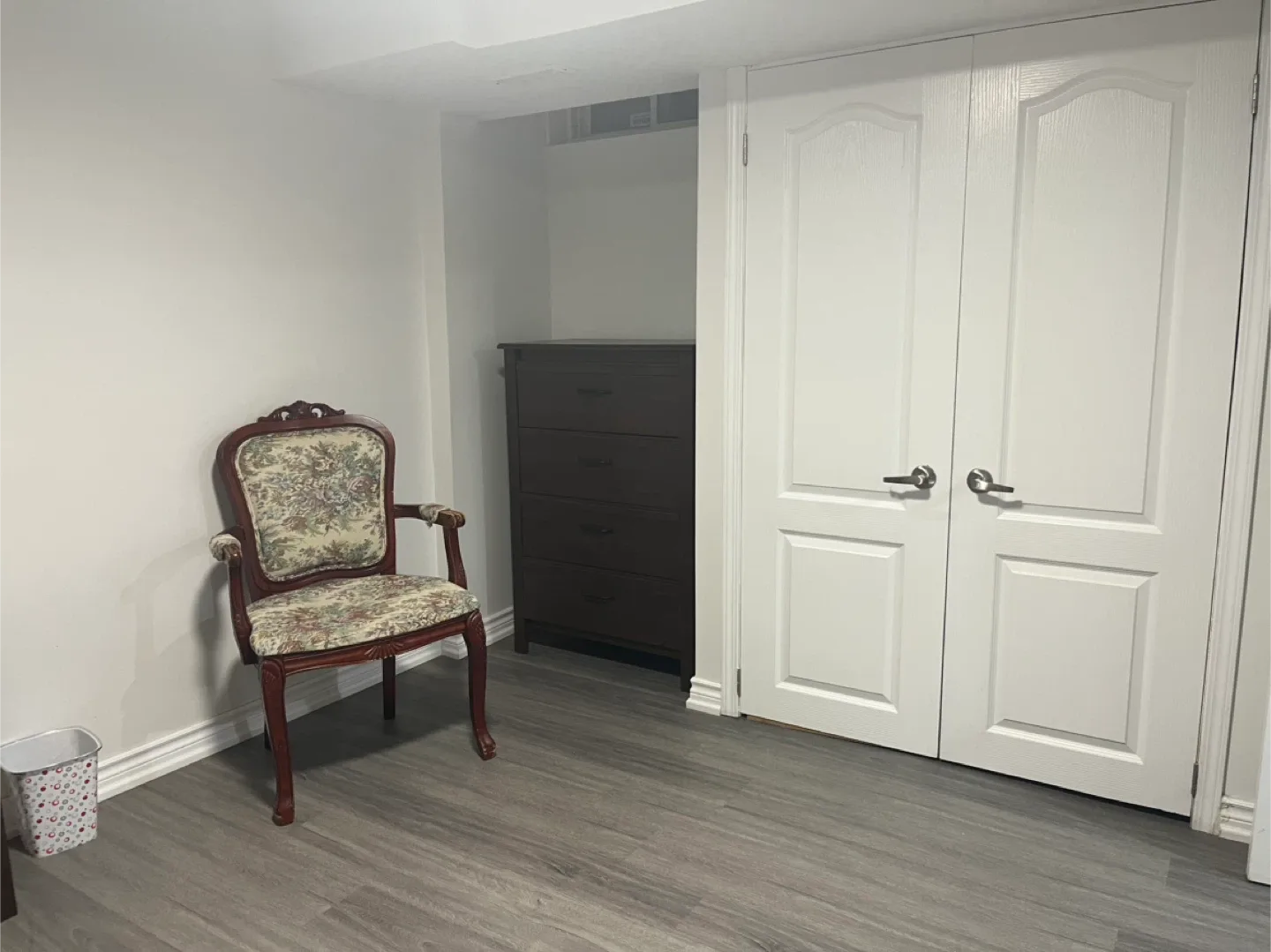 Basement room for rent image indicator(3)