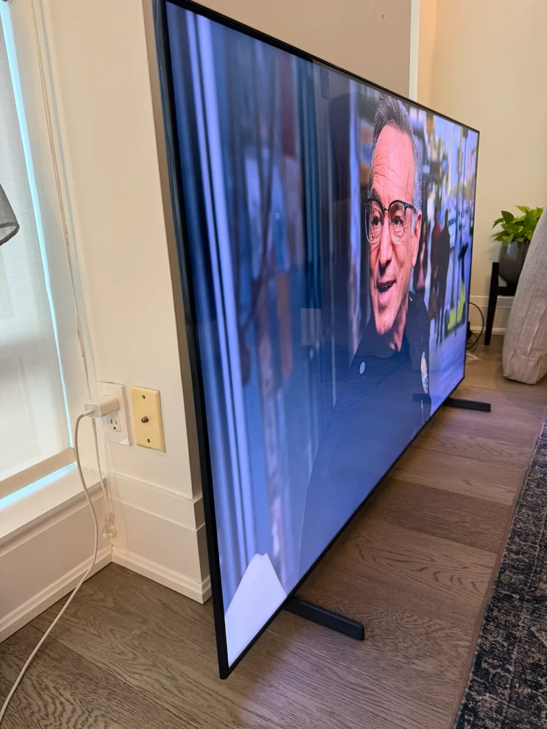 65” Samsung 4K Smart QLED TV image indicator(6)