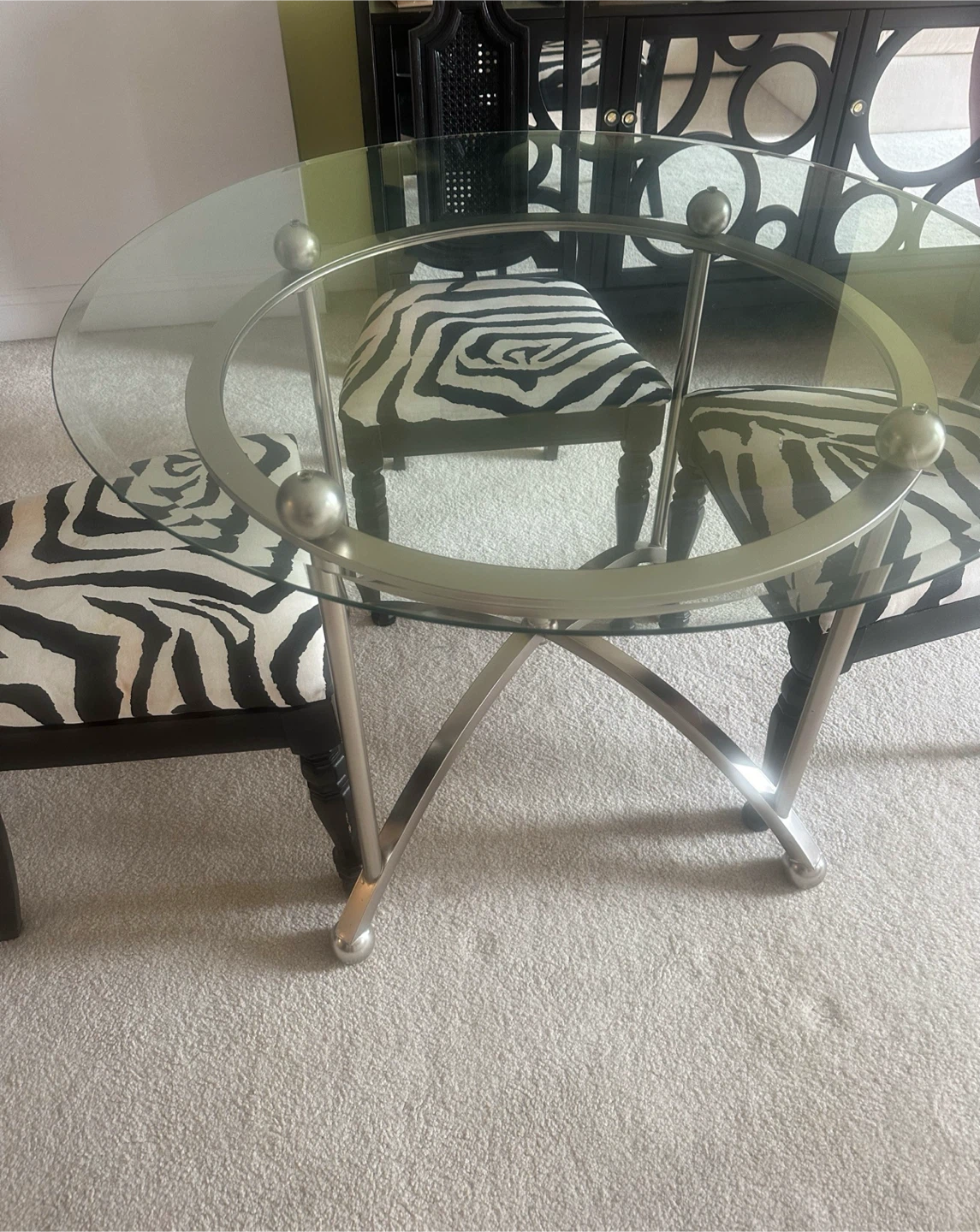 Round Dining Table for 4 - photo 2