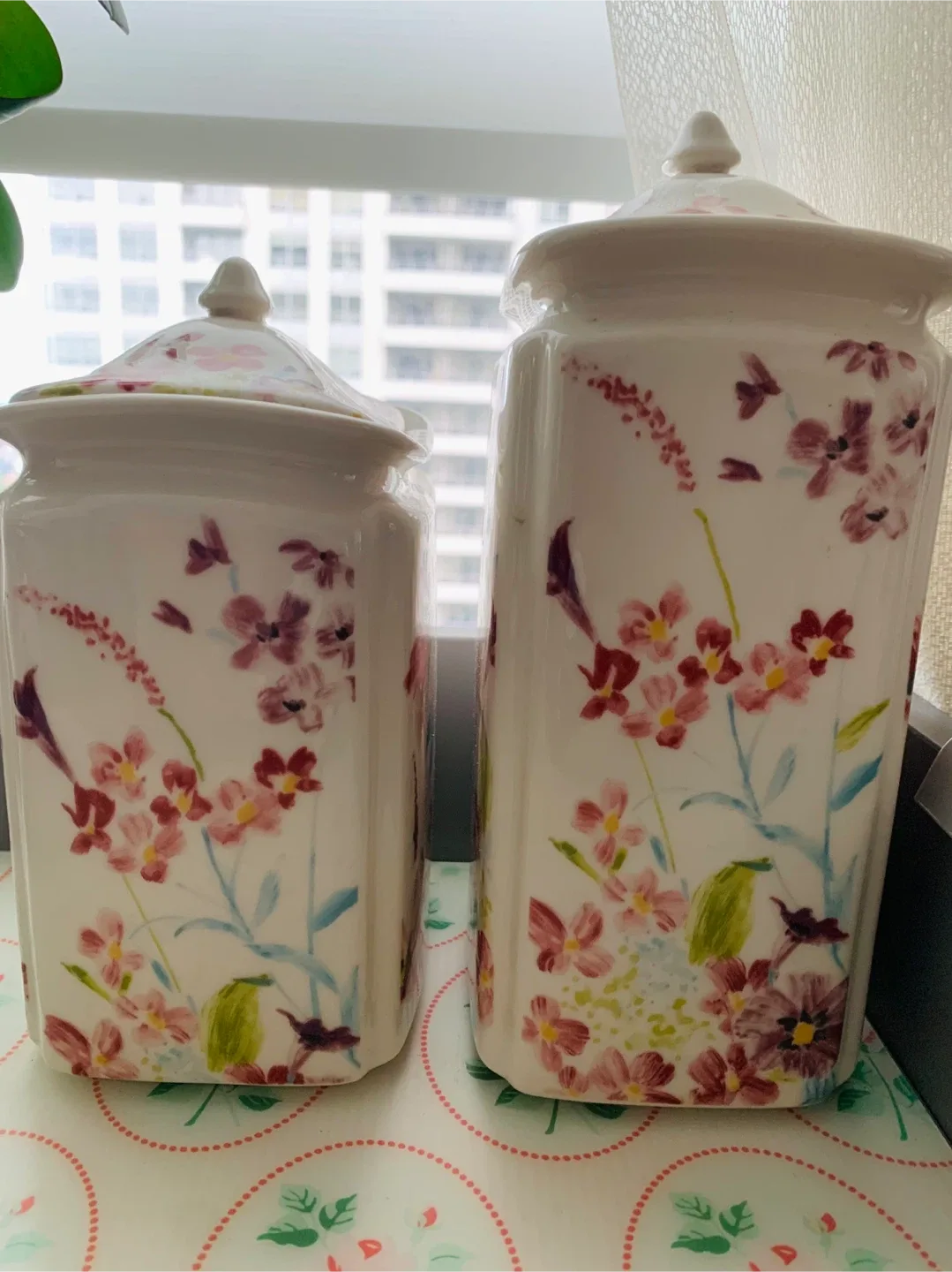 Floral Ceramic Canister Set image indicator(3)