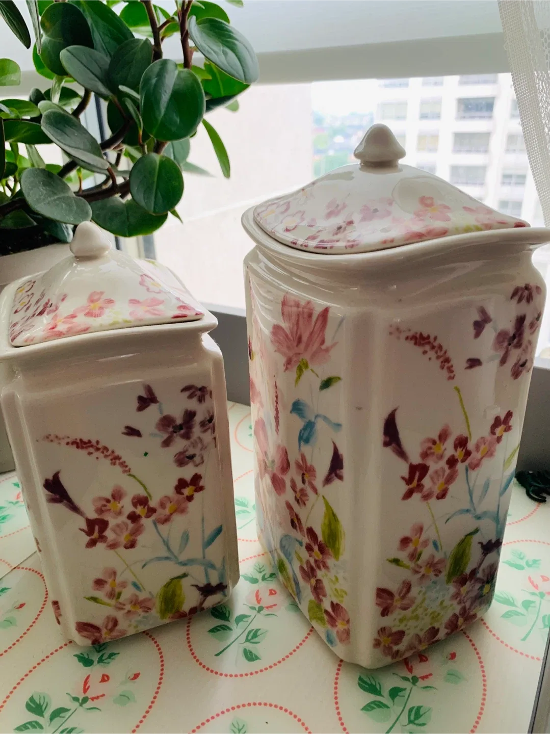 Floral Ceramic Canister Set image indicator(2)