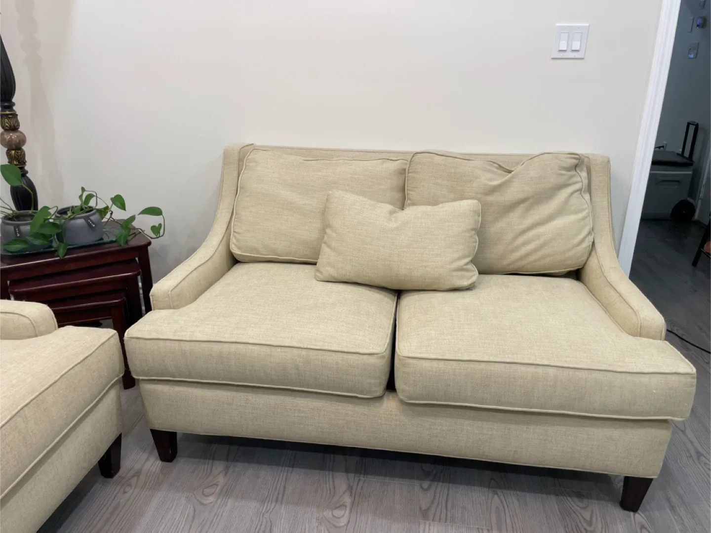 Elegant Living Room Set in Great Condition – For Sale! image indicator(2)