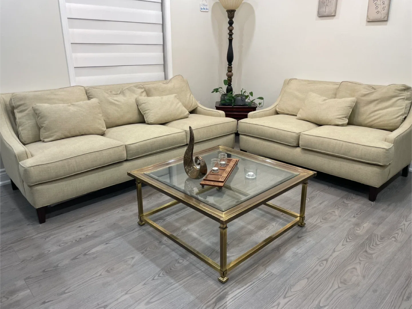 Elegant Living Room Set in Great Condition – For Sale! image indicator(4)