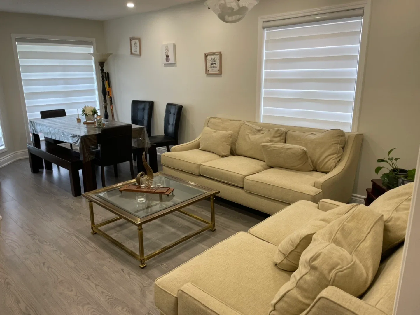 Elegant Living Room Set in Great Condition – For Sale! thumbnail
