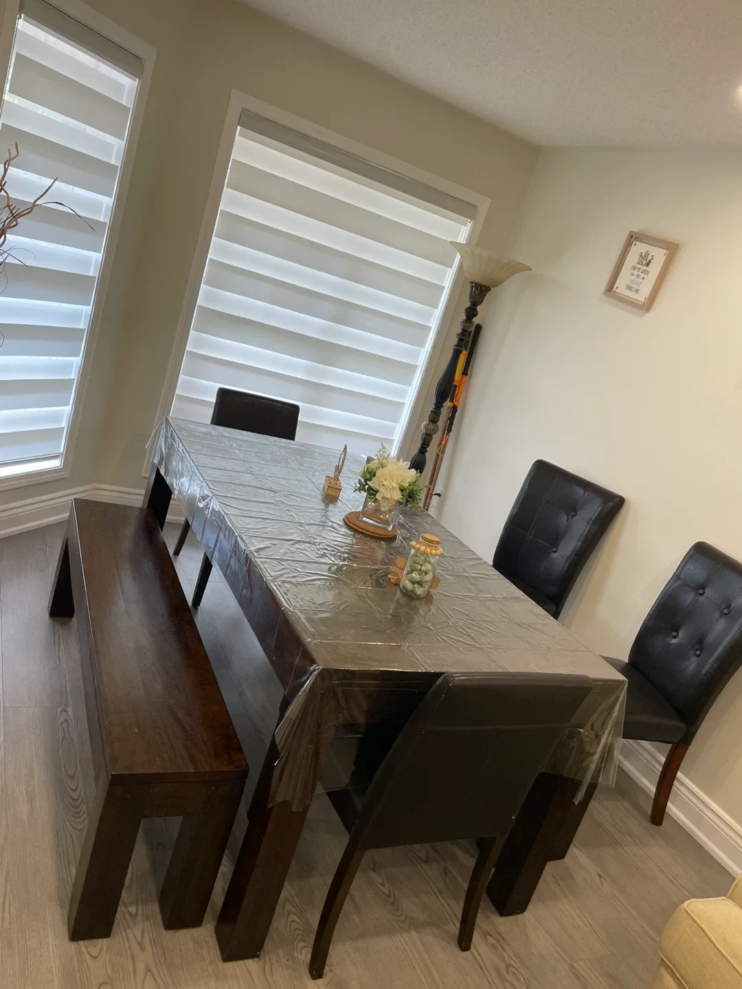 Elegant Dining Table Set - for sale image indicator(3)