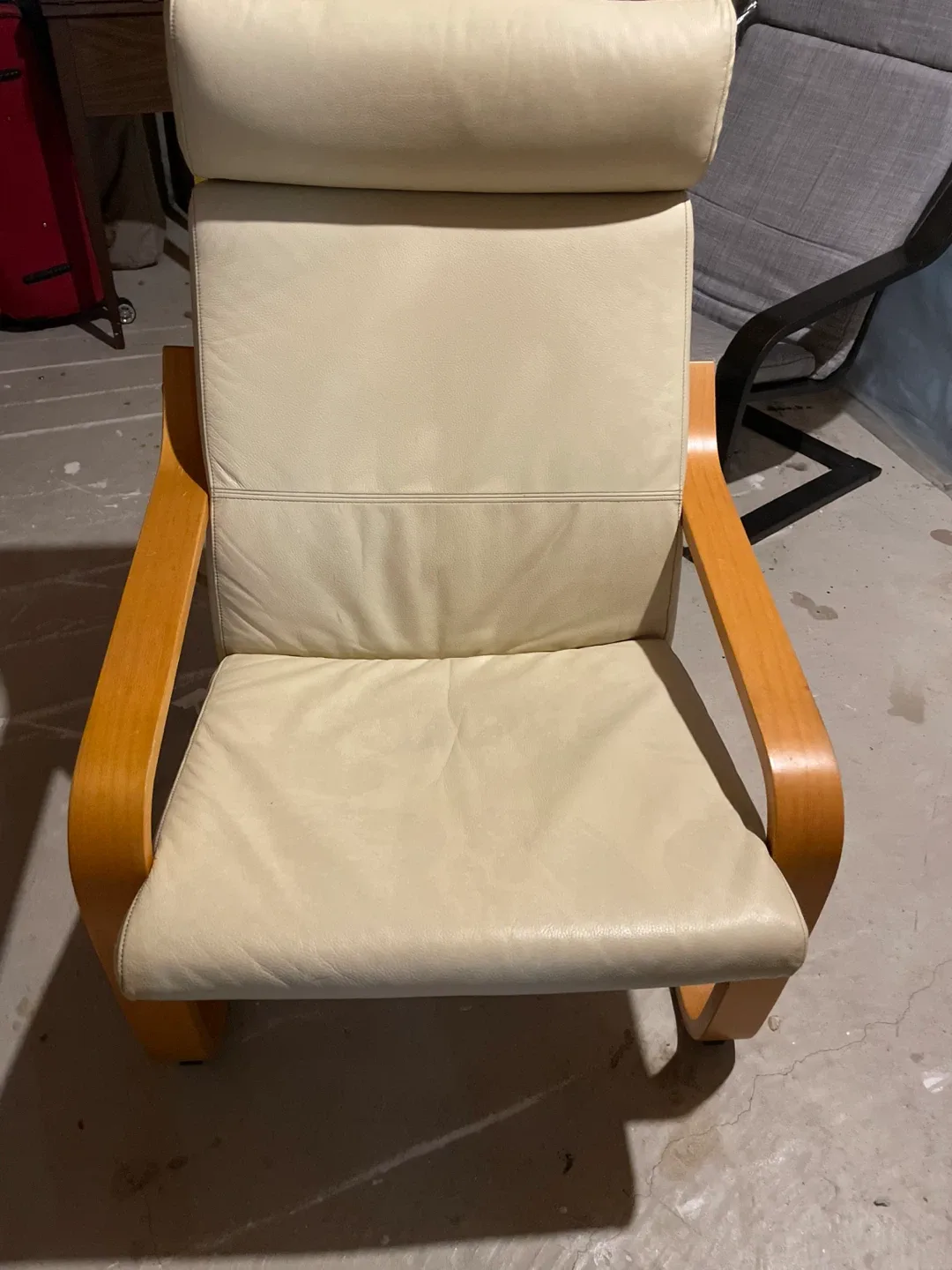 Cream Leather Armchair- 🪑 IKEA Chair in Fair  Conditioni thumbnail